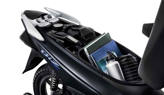 Cốp xe và bình xăng Honda Biz 2021
